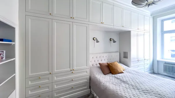 Exklusiv Stockholmsgarderob med ramfronter
