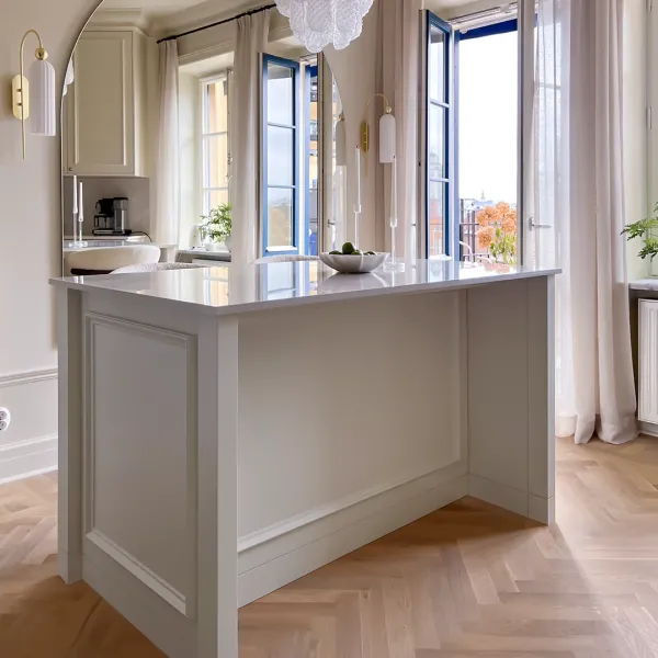Tidlöst kök med specialdesignade fronter